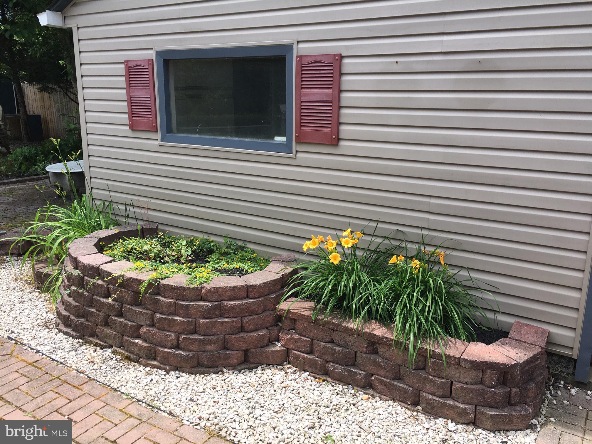 15929 Attleboro Road Silver Spring, MD 20905 - Photo 39 of 46 Stone Flower beds