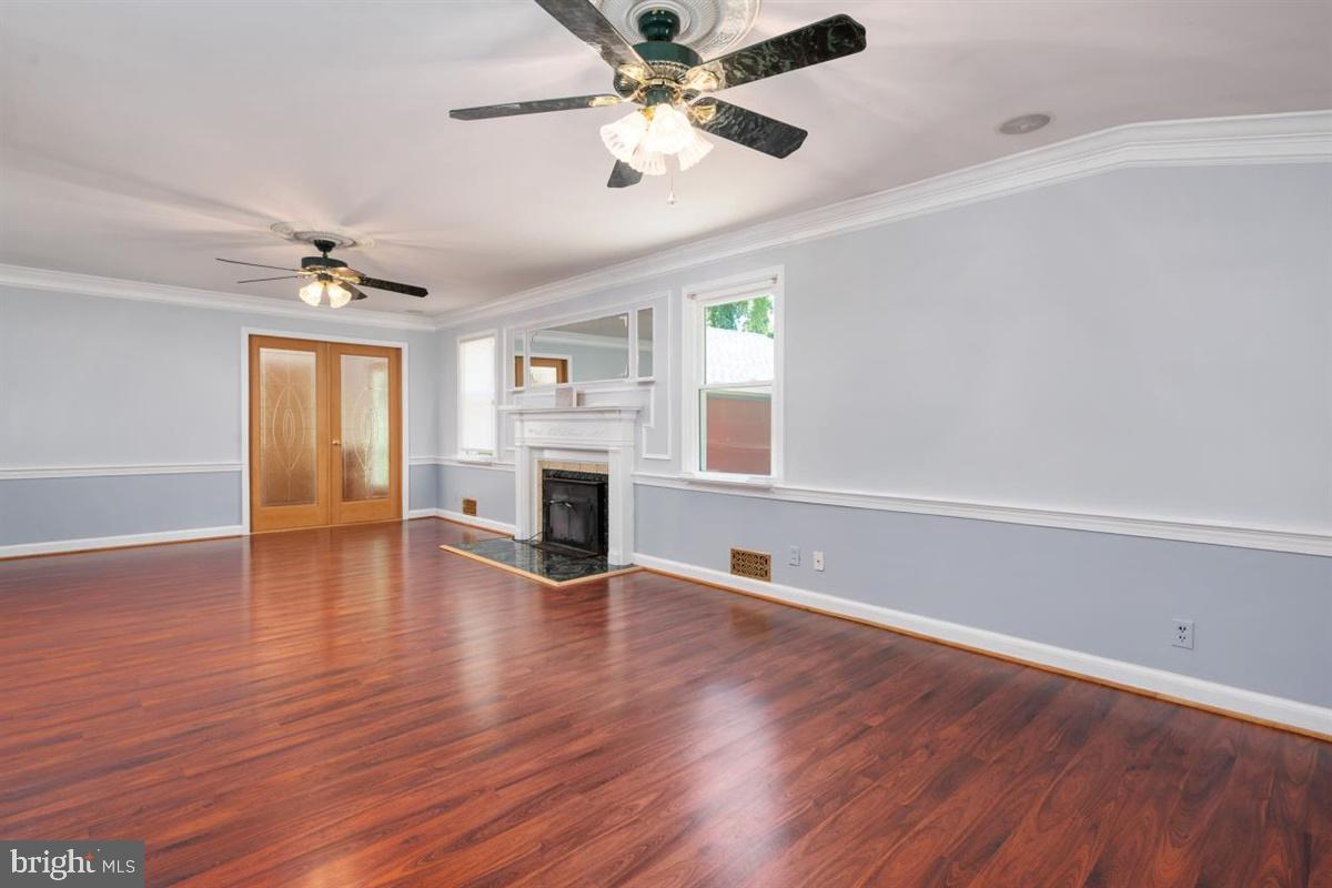 15929 Attleboro Road Silver Spring, MD 20905 - Photo 7 of 46 Living room