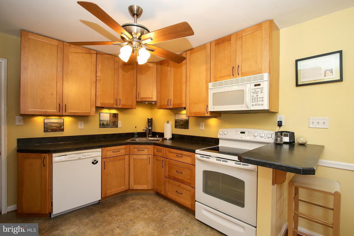4703 Topping Road Rockville, MD 20852 - Photo 12 of 30 Kitchen