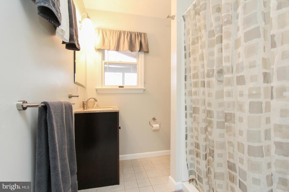 4703 Topping Road Rockville, MD 20852 - Photo 20 of 30 Bath (Master)