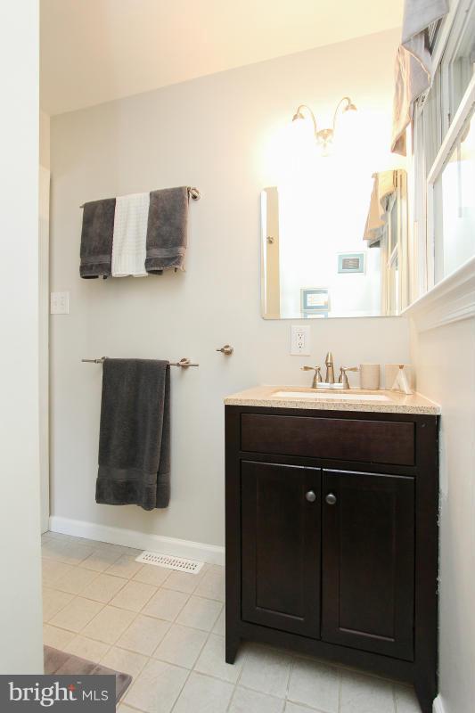 4703 Topping Road Rockville, MD 20852 - Photo 21 of 30 Bath (Master)