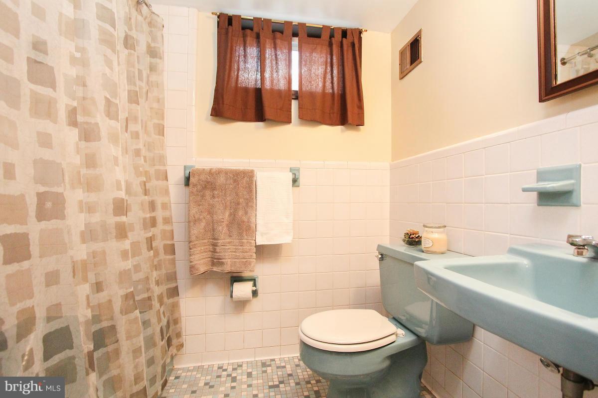 4703 Topping Road Rockville, MD 20852 - Photo 27 of 30 Bath