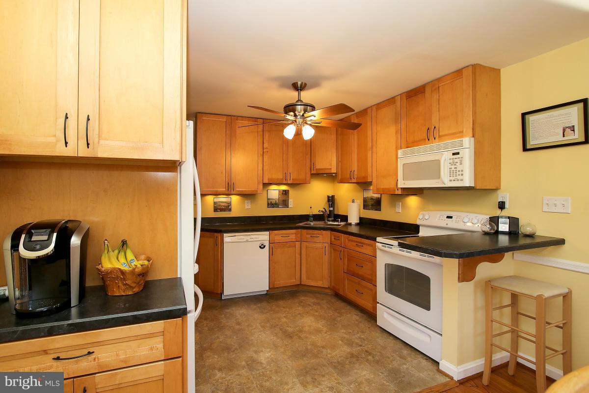4703 Topping Road Rockville, MD 20852 - Photo 10 of 30 Kitchen