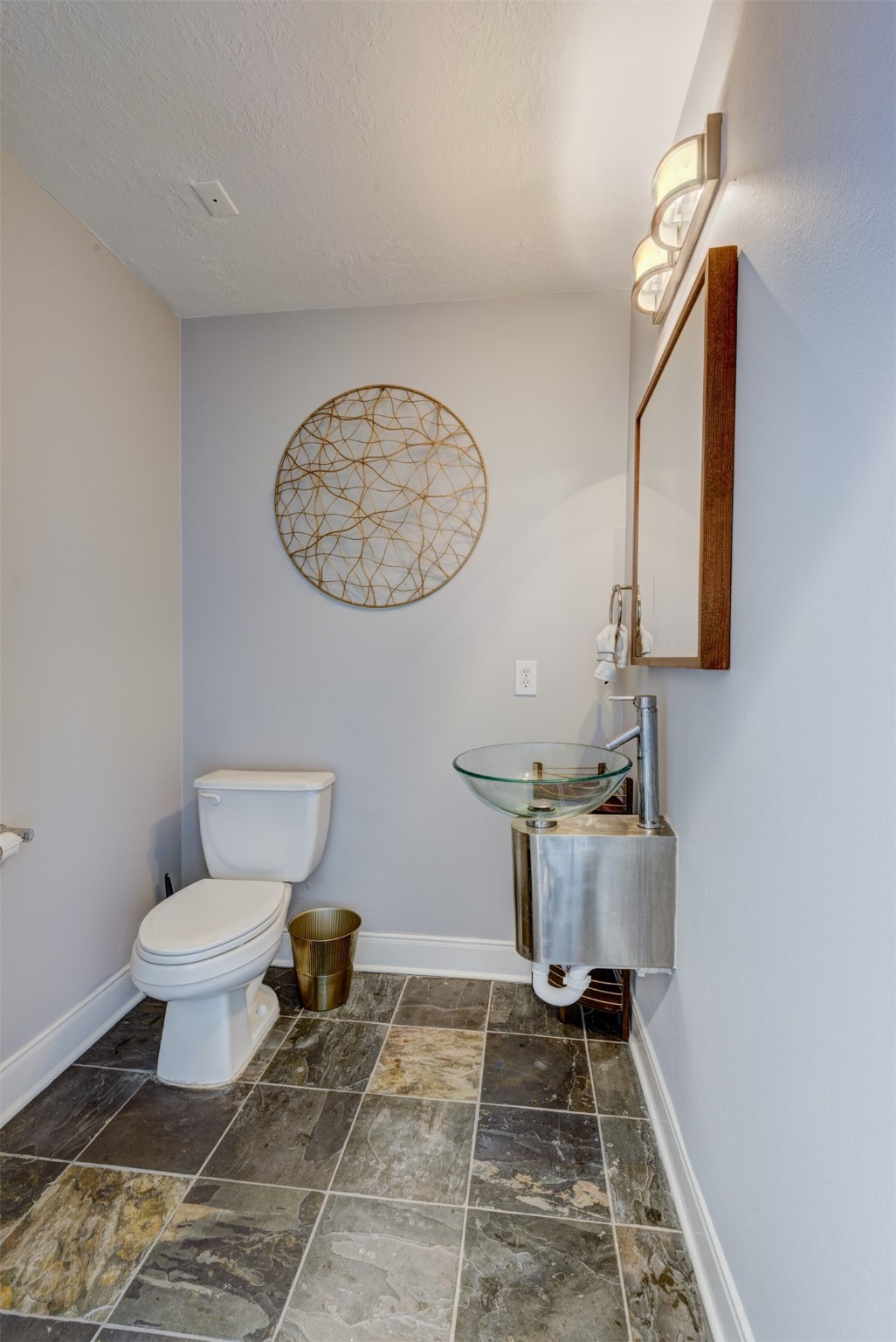1124 West Dallas Street Houston, TX 77019 - Photo 21 of 28 a bathroom with a toilet and a mirror
