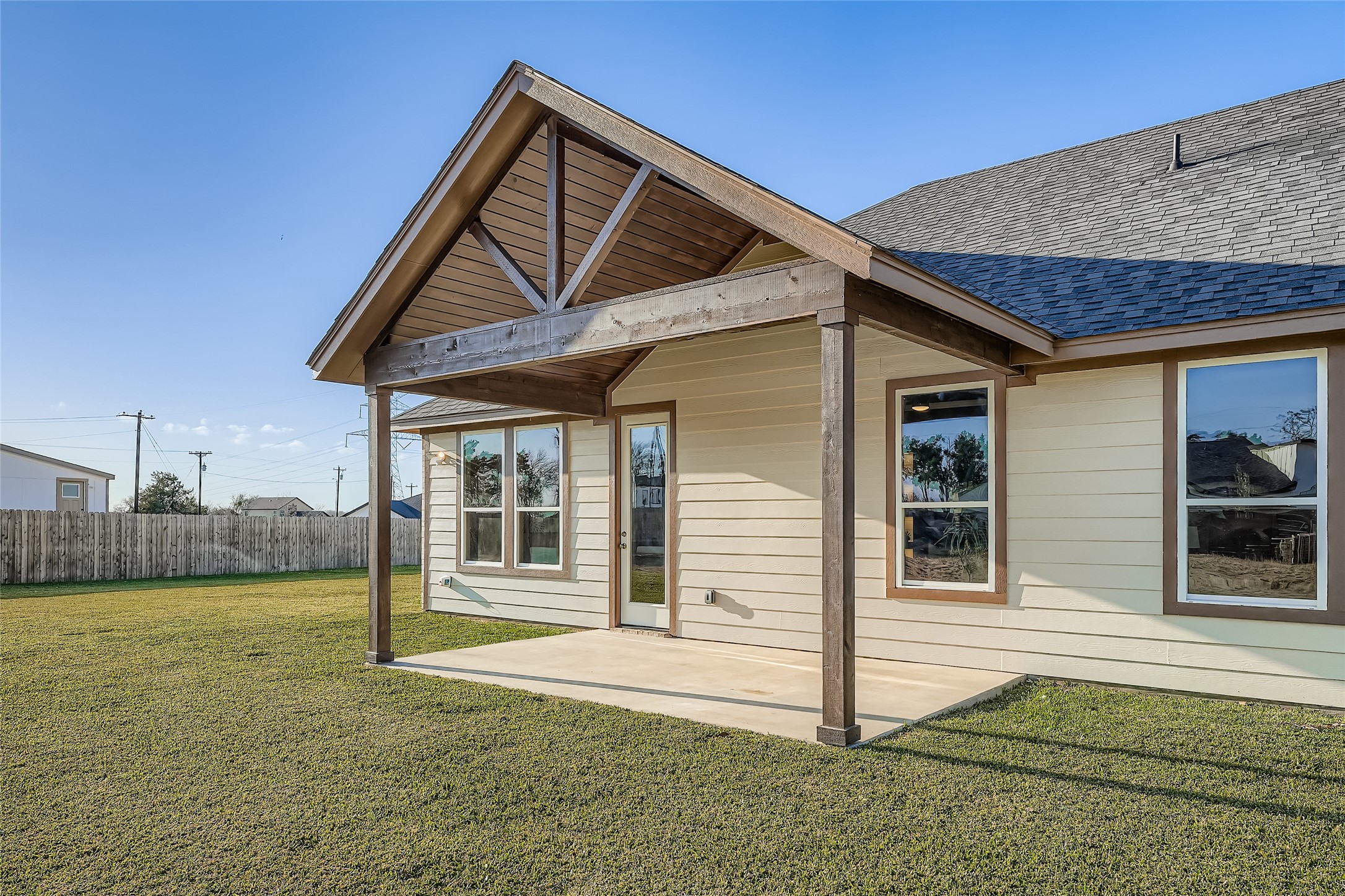 222 Arosa Drive Elgin, TX 78621 - Photo 4 of 40 a backyard of a house