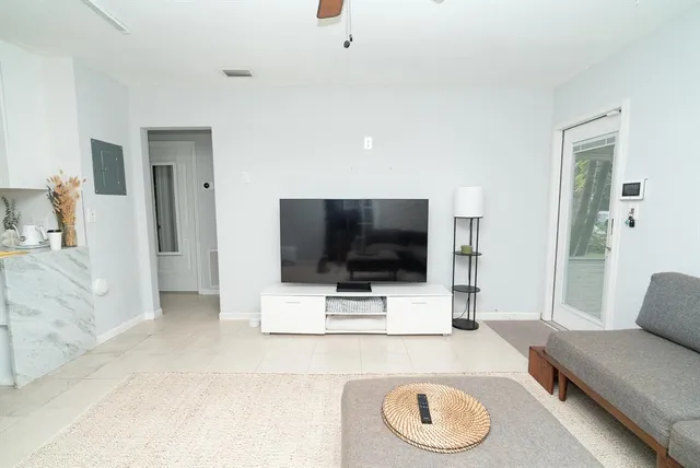 $3,500 | 1328 Northeast 1st Avenue, Fort Lauderdale, FL 33304