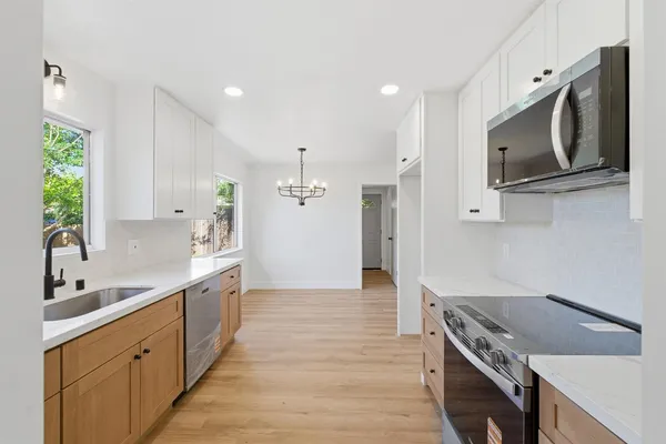 $499,900 | 1295 East Almendra Drive, Fresno, CA 93710