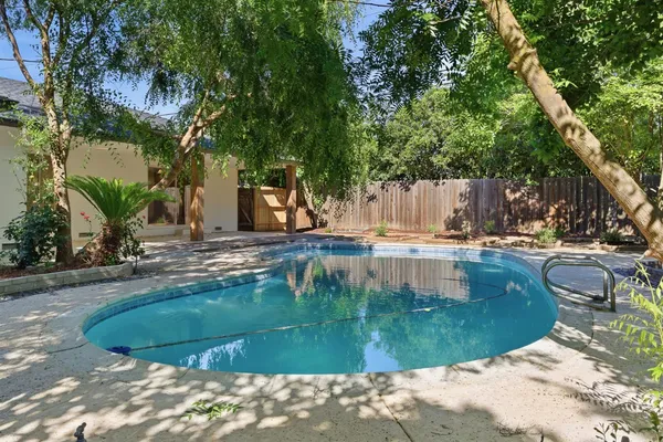 $499,900 | 1295 East Almendra Drive, Fresno, CA 93710