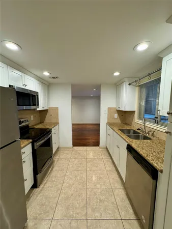 $2,250 | 2309 The Strand, Unit 2A, Galveston, TX 77550