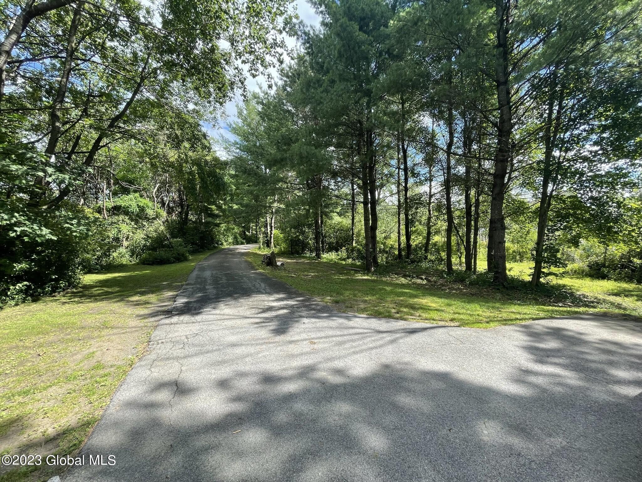 99 Snake Hill Road Schenectady, NY 12302 - Photo 8 of 26 2023-09-12 17.50.57