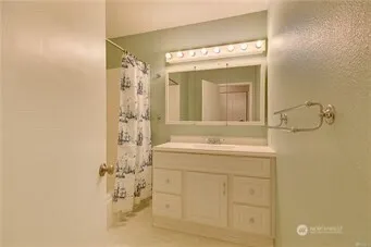 $2,850 | 3531 109th Place Northeast, Unit 4, Bellevue, WA 98004