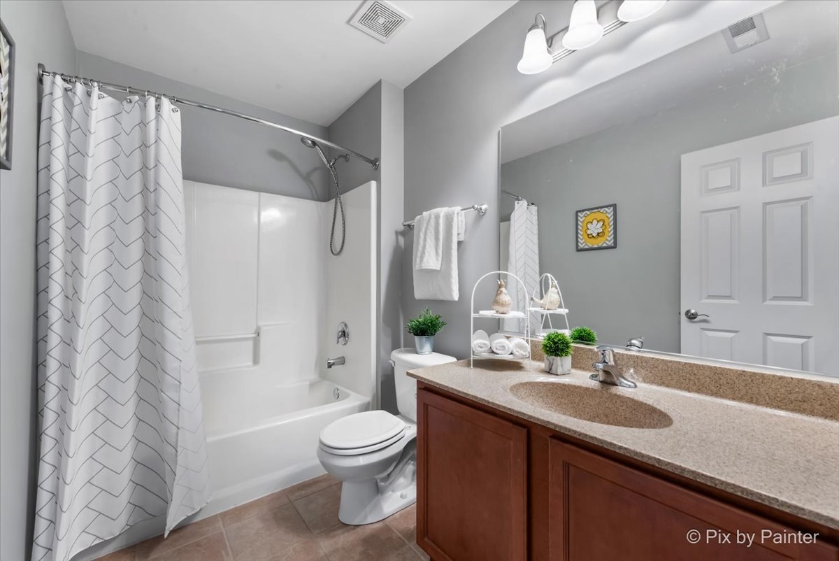 1032 Swift Road, Unit 2C Glen Ellyn, IL 60137 - Photo 15 of 21 Gallery Image 15