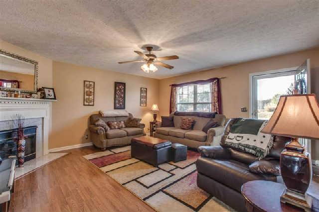443 County Farm Road Murfreesboro, TN 37127 - Photo 3 of 20 Wecoming Entry, Spacious and Cozy.