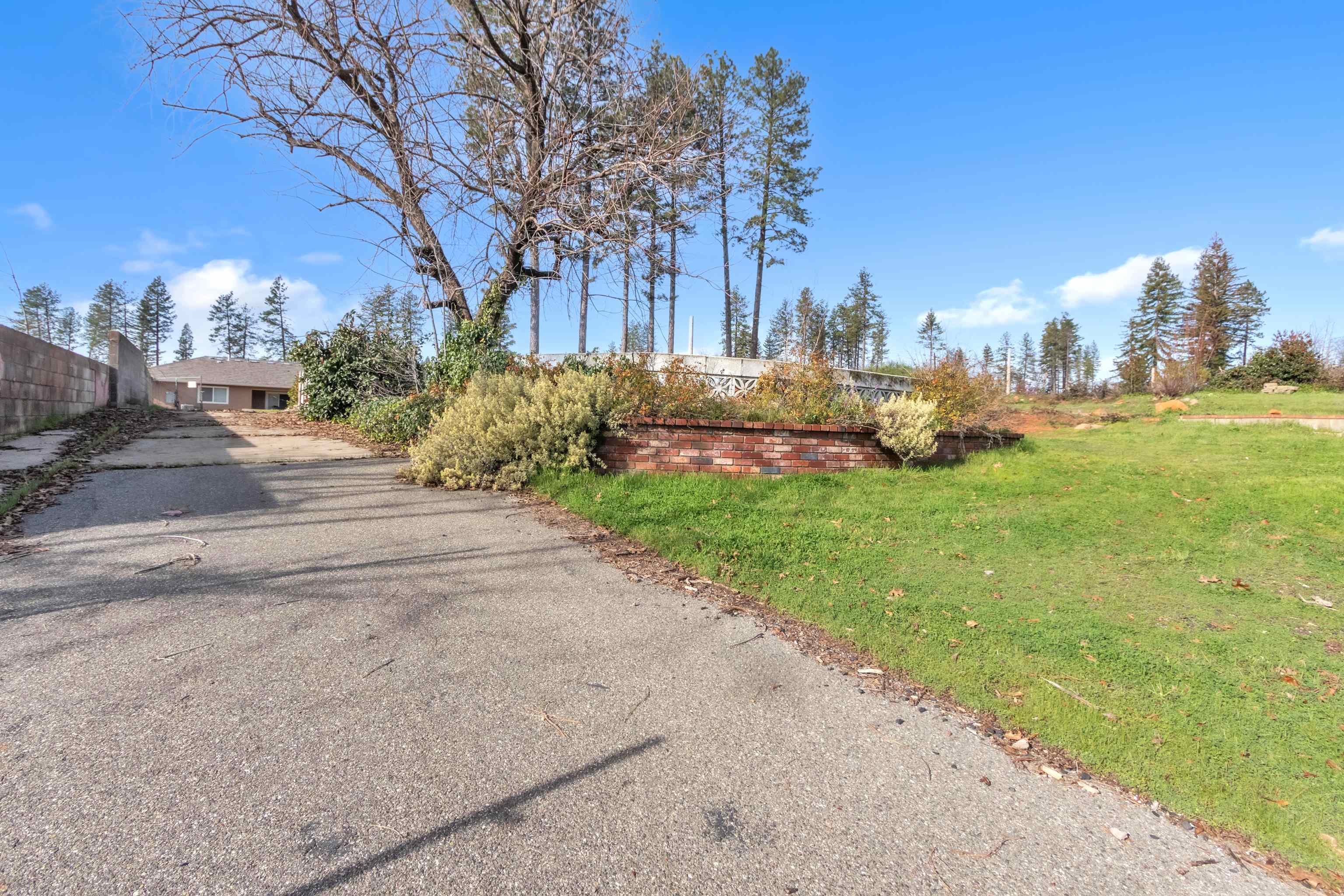 6251 Harvey Road Paradise, CA 95969 - Photo 34 of 48 a view of a street with a houses