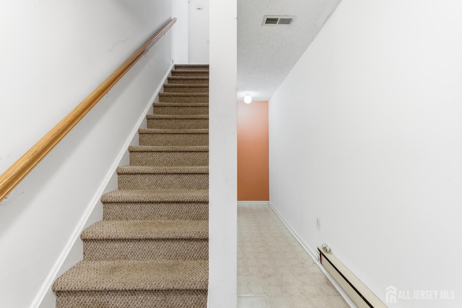 21 Newburgh Drive Edison, NJ 08820 - Photo 4 of 31