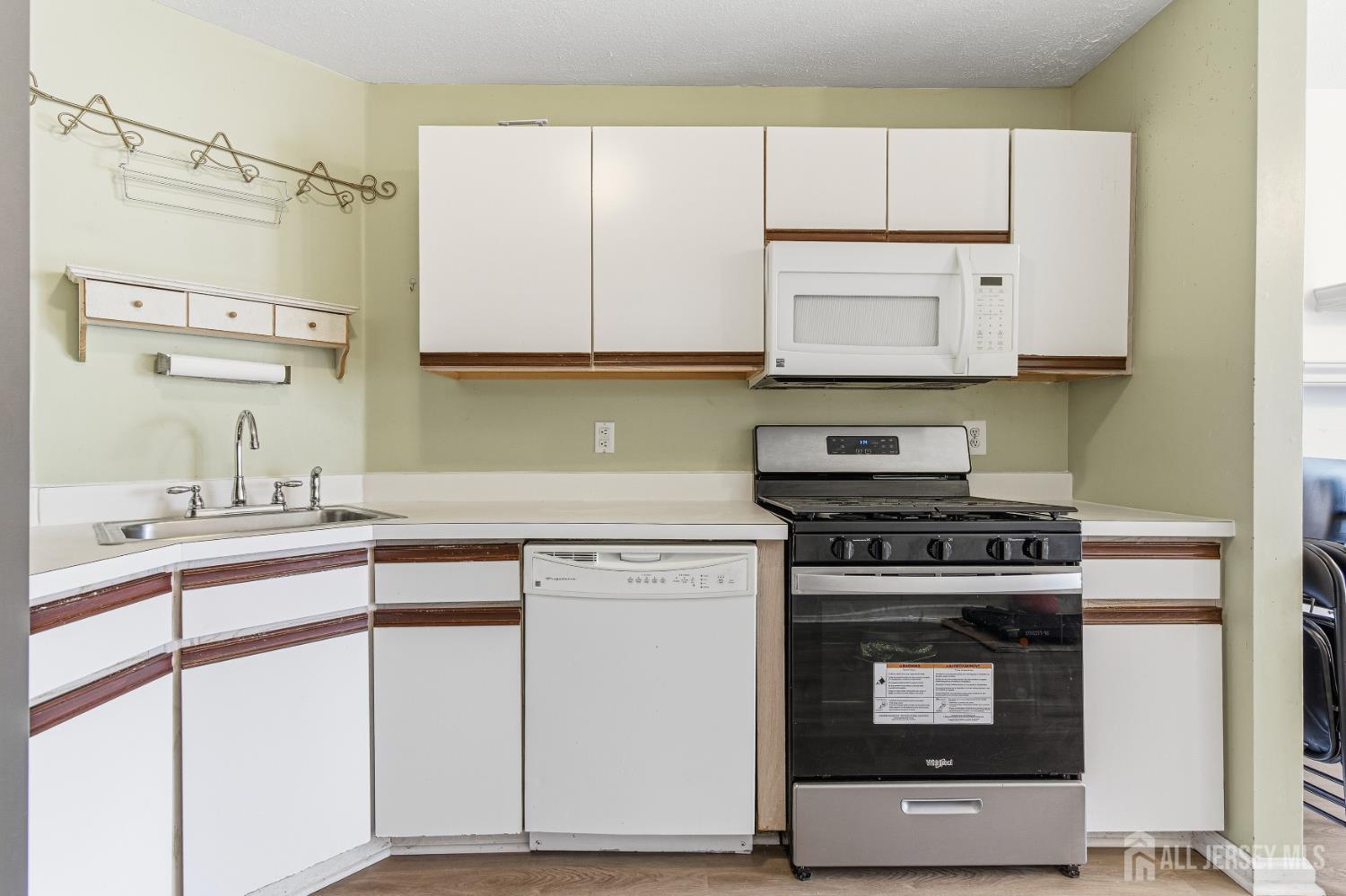 21 Newburgh Drive Edison, NJ 08820 - Photo 9 of 31 a kitchen with cabinets appliances and a sink