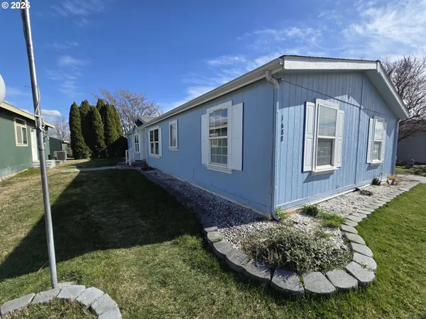 $275,000 | 1688 Northeast 3rd Place, Hermiston, OR 97838