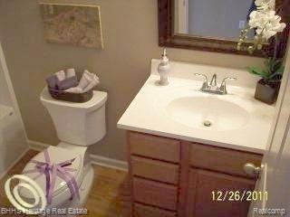 8105 Eagle Ridge Lane Fowlerville, MI 48836 - Photo 9 of 13 HALL BATH.jpeg