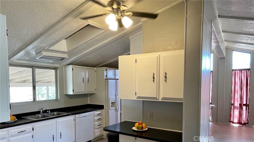 38013 Foothill Road Lucerne Valley, CA 92356 - Photo 5 of 26