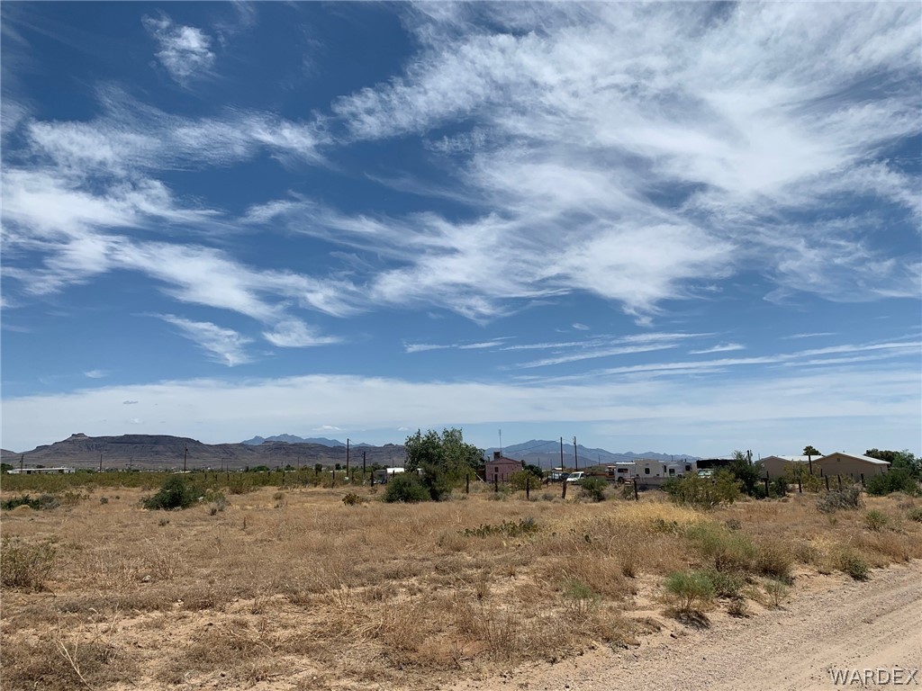 3468 Mobile Road Golden Valley, AZ 86413 - Photo 5 of 11 a view of lake view and mountain