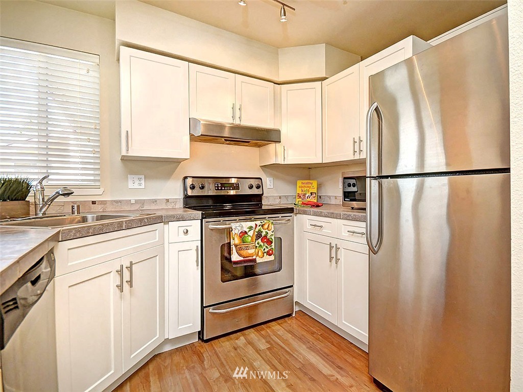 3914 243rd Place Southeast, Unit L303 Bothell, WA 98021 - Photo 4 of 24