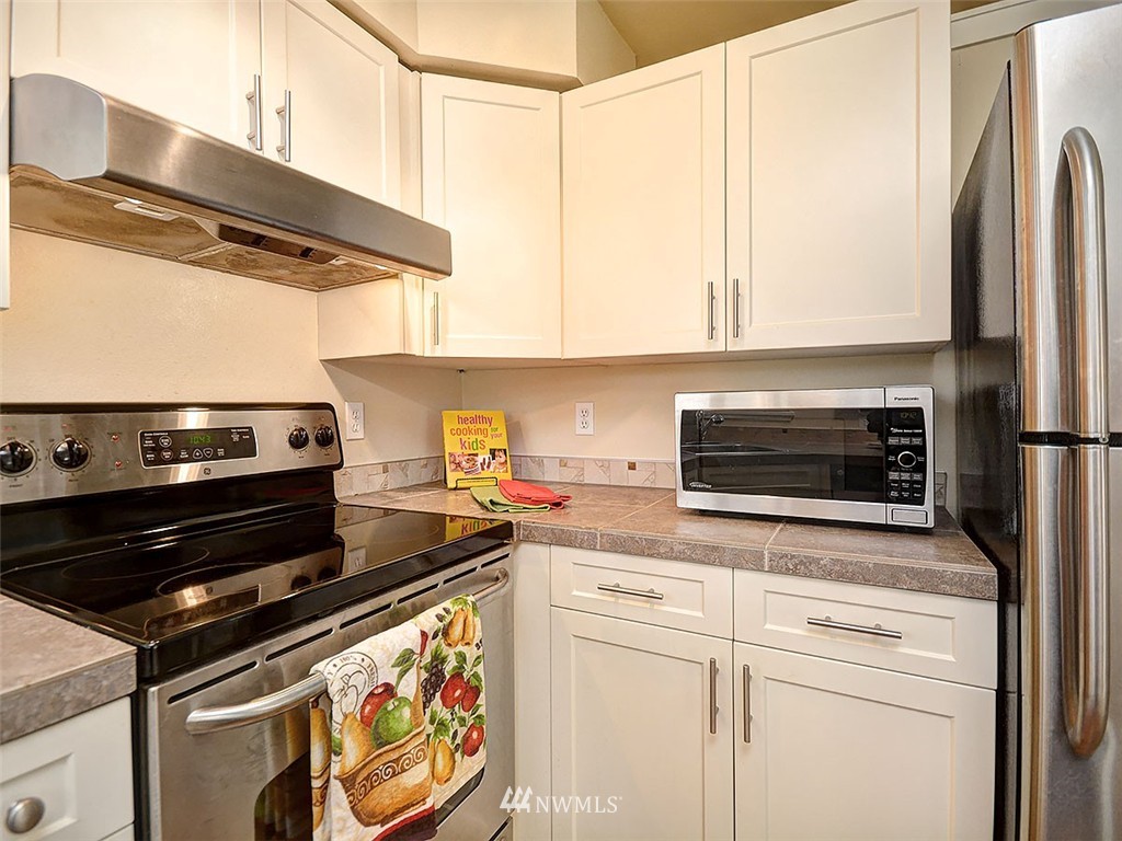 3914 243rd Place Southeast, Unit L303 Bothell, WA 98021 - Photo 5 of 24