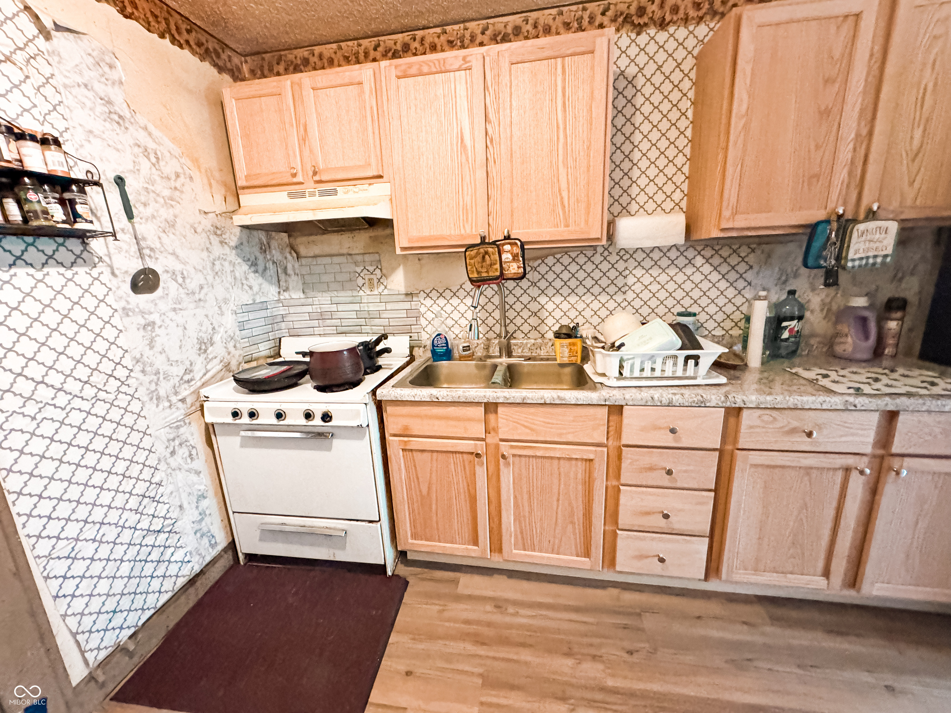 2921 East Brookside Avenue Indianapolis, IN 46218 - Photo 2 of 2