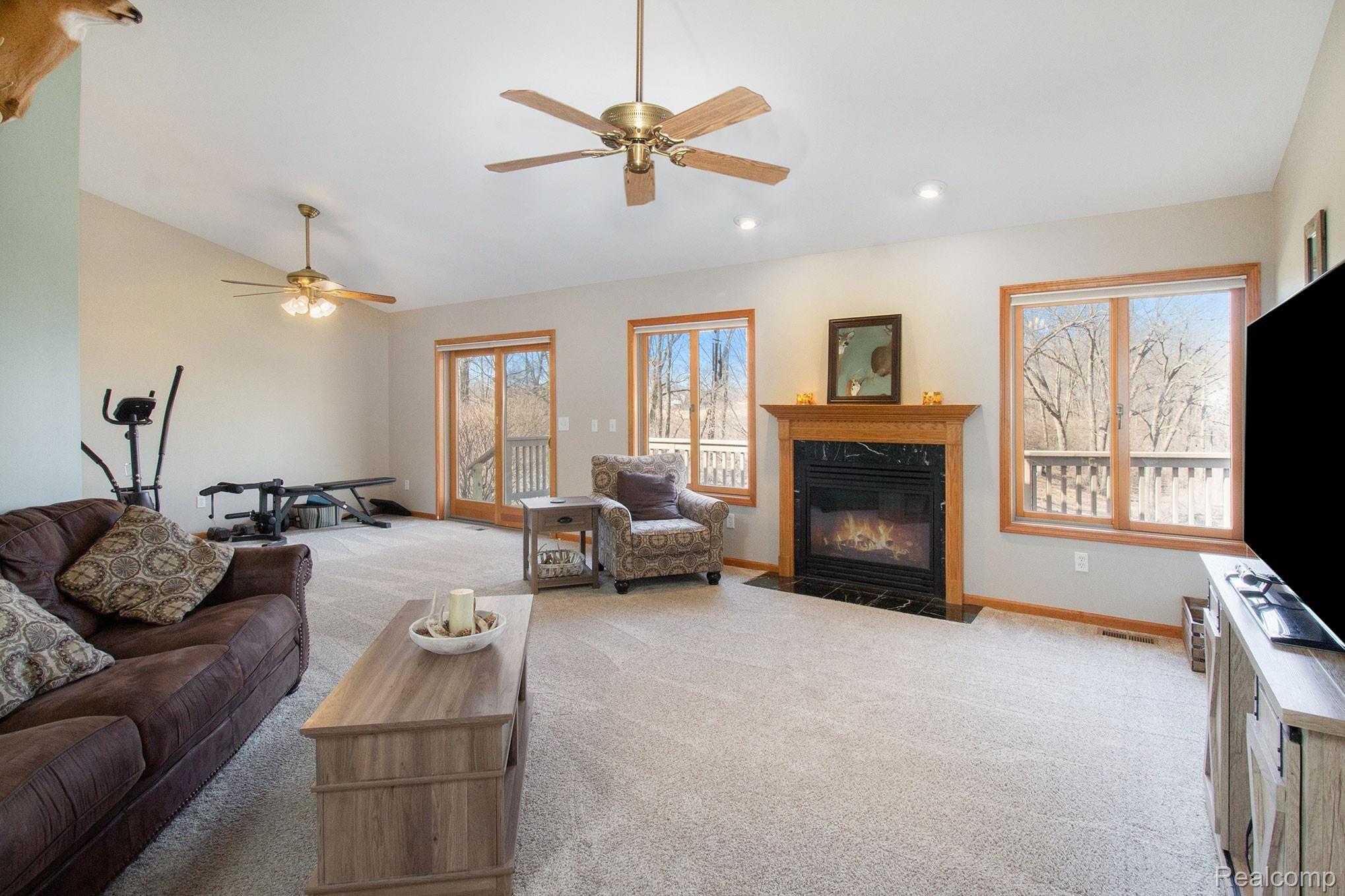 8533 Clyde Road Fenton, MI 48430 - Photo 6 of 30 IMG_3410.jpg