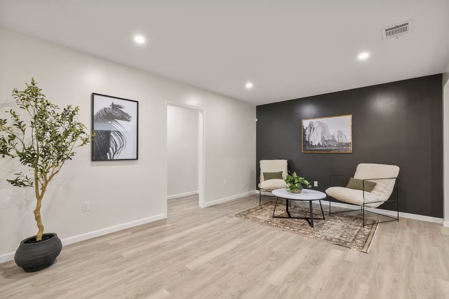 3719 Odin Court Houston, TX 77021 - Photo 24 of 39 Lounge area to the left of the dining area.