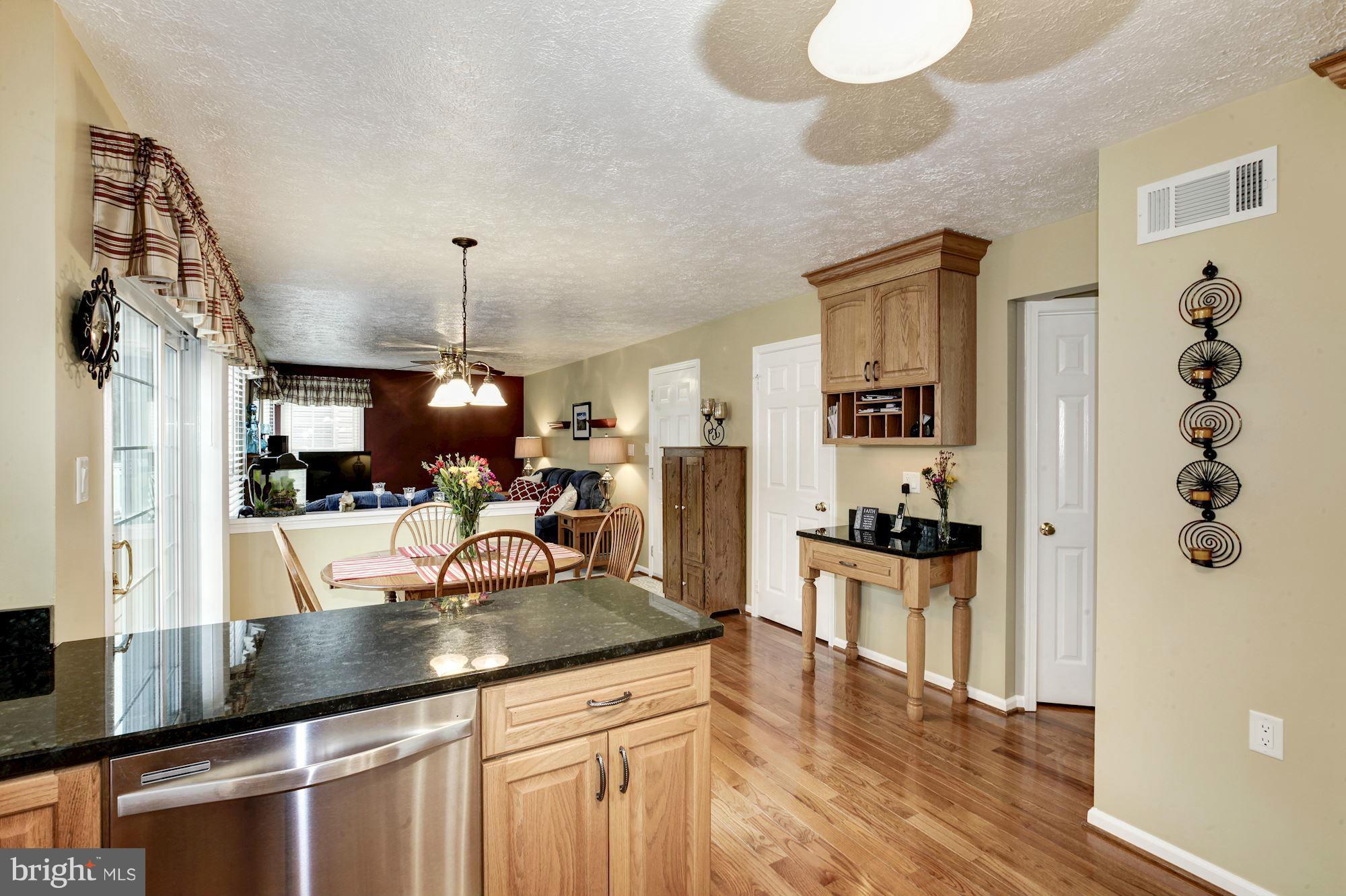 10403 Labrador Loop Manassas, VA 20112 - Photo 11 of 29 Kitchen