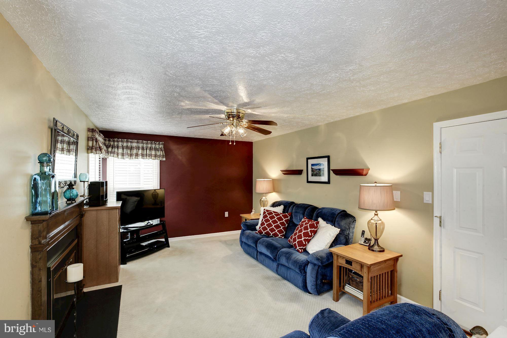 10403 Labrador Loop Manassas, VA 20112 - Photo 13 of 29 Family Room
