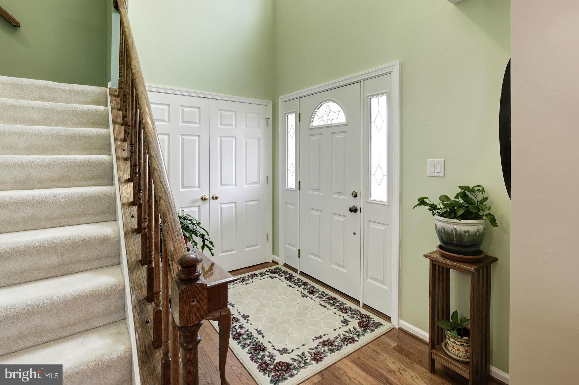 10403 Labrador Loop Manassas, VA 20112 - Photo 4 of 29 Inviting Foyer with Hardwoods