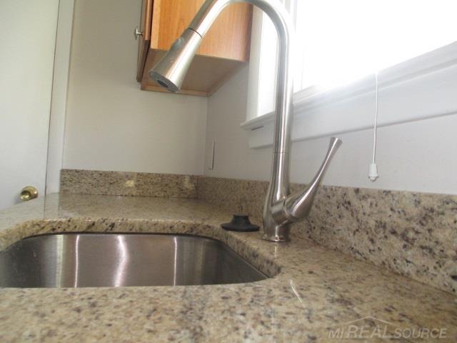 929 Princeton Road Berkley, MI 48072 - Photo 9 of 28