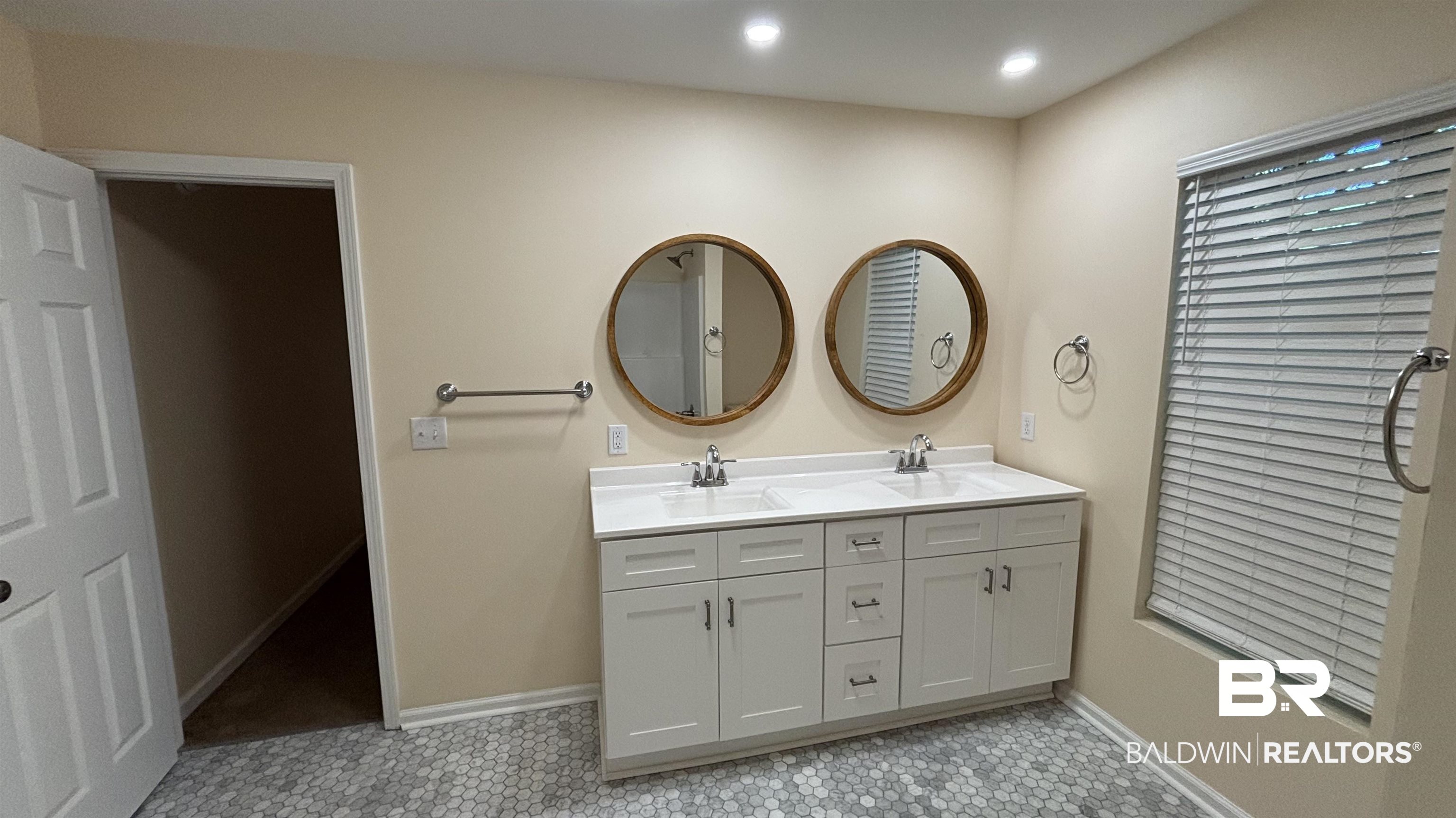 7251 Pinehill Road Daphne, AL 36526 - Photo 9 of 14 Primary Bathroom