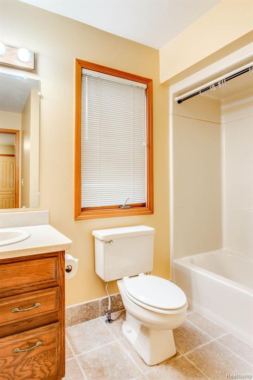 7266 Lakeshore Road Lakeport, MI 48059 - Photo 13 of 36