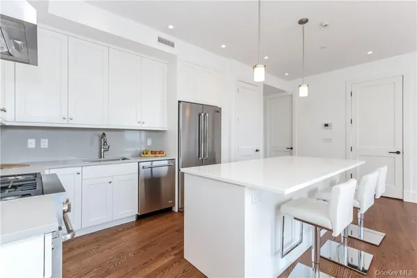 $7,450 | 108 Mamaroneck Avenue, Unit 201, Mamaroneck, NY 10543