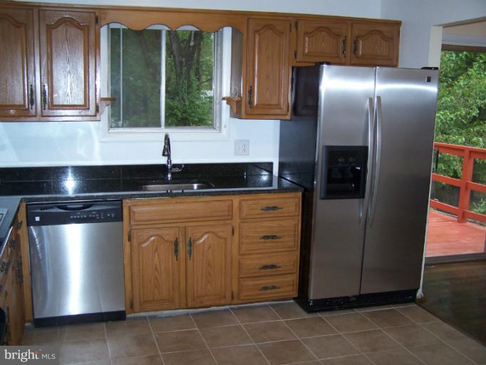 8908 Crandall Road Lanham, MD 20706 - Photo 10 of 30 Kitchen w/ new SS appliances
