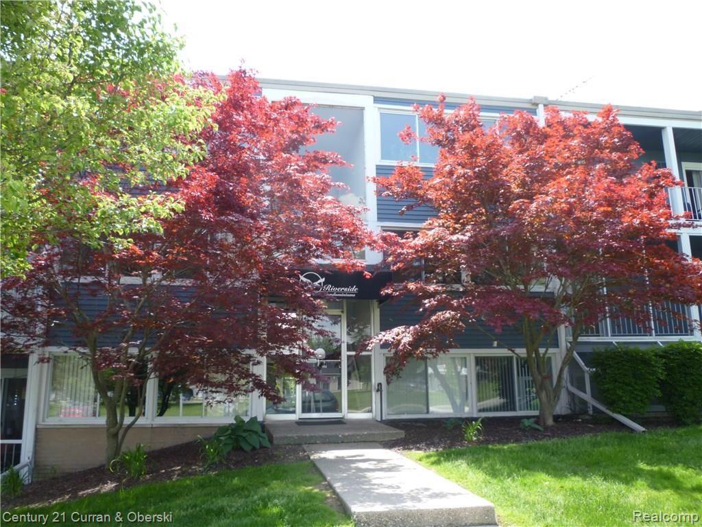 2419 Riverside, Unit 206B Trenton, MI 48183 - Photo 1 of 21 P1030125.JPG