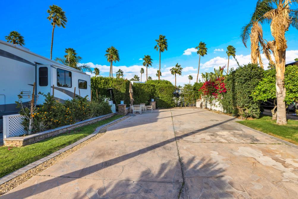 69411 Ramon Road, Unit 362 Cathedral City, CA 92234 - Photo 11 of 13 a view of a volley ball court