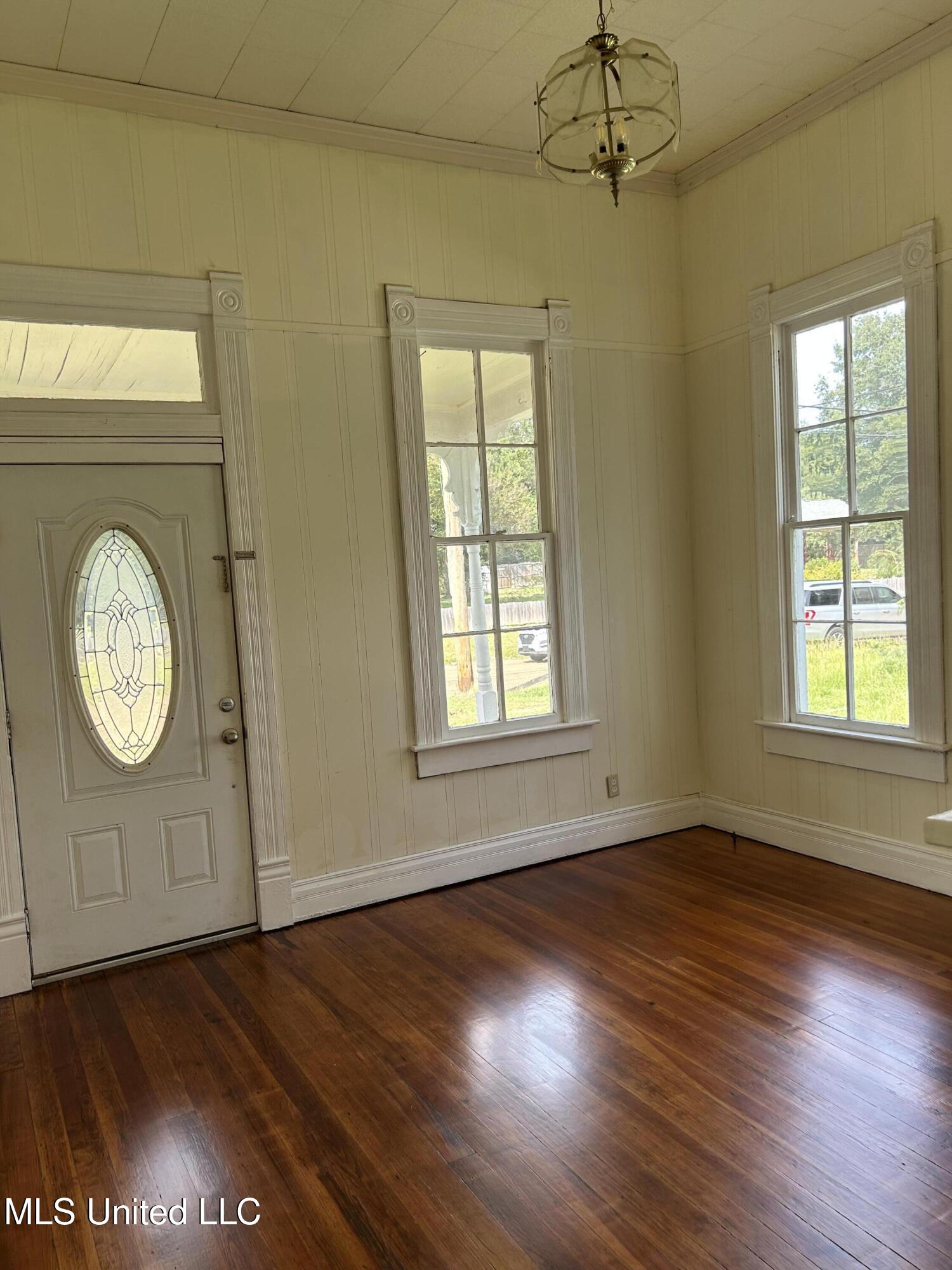 341 West Congress Street Brookhaven, MS 39601 - Photo 2 of 14 IMG_7414