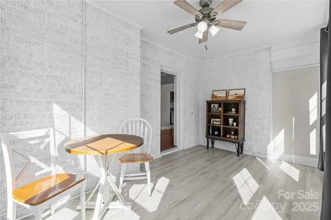 a view of a livingroom with furniture and a ceiling fan