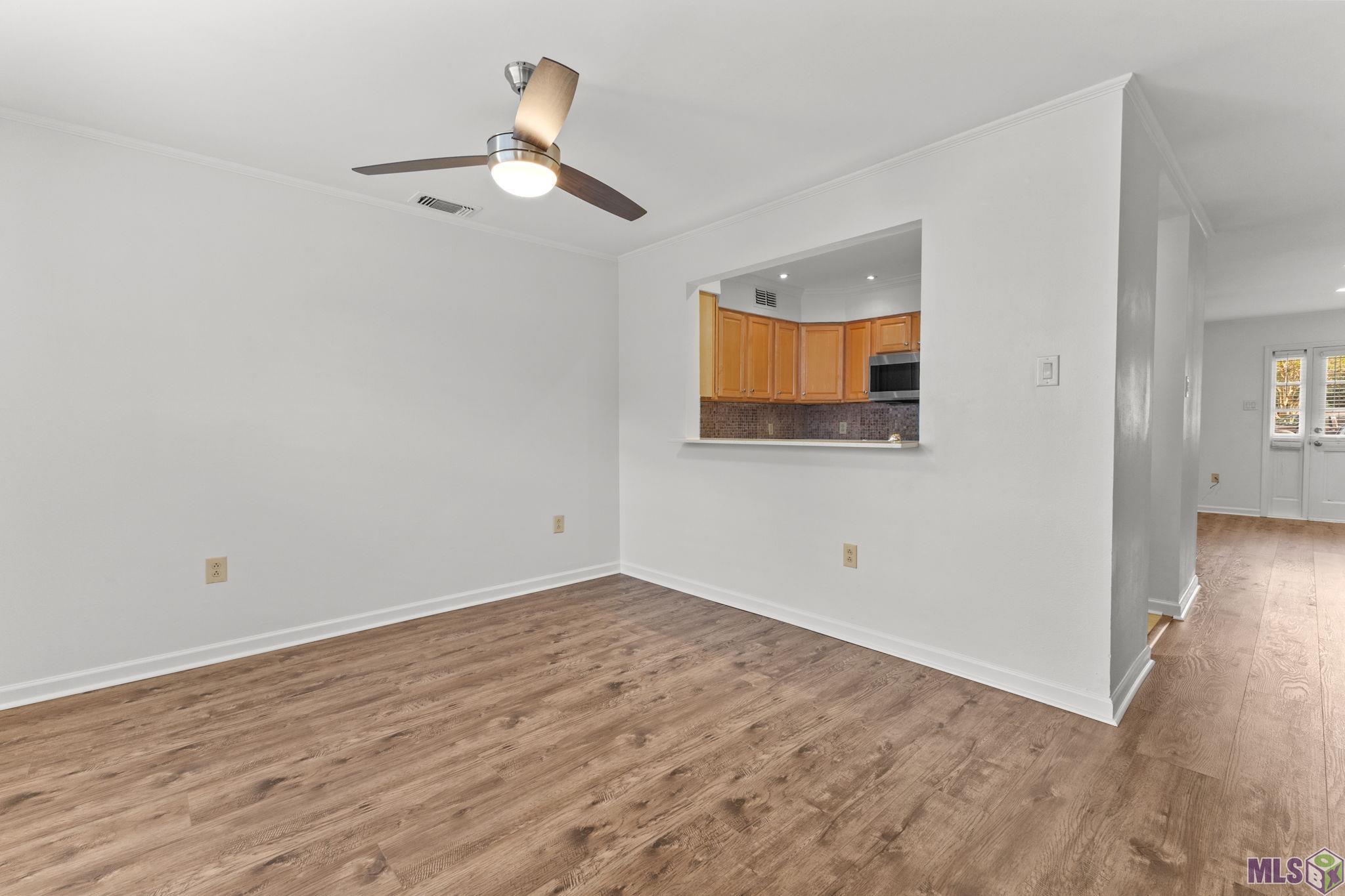 9007 Highland Road, Unit 18 Baton Rouge, LA 70810 - Photo 8 of 22 Dining Room with Breakfast Counter Space