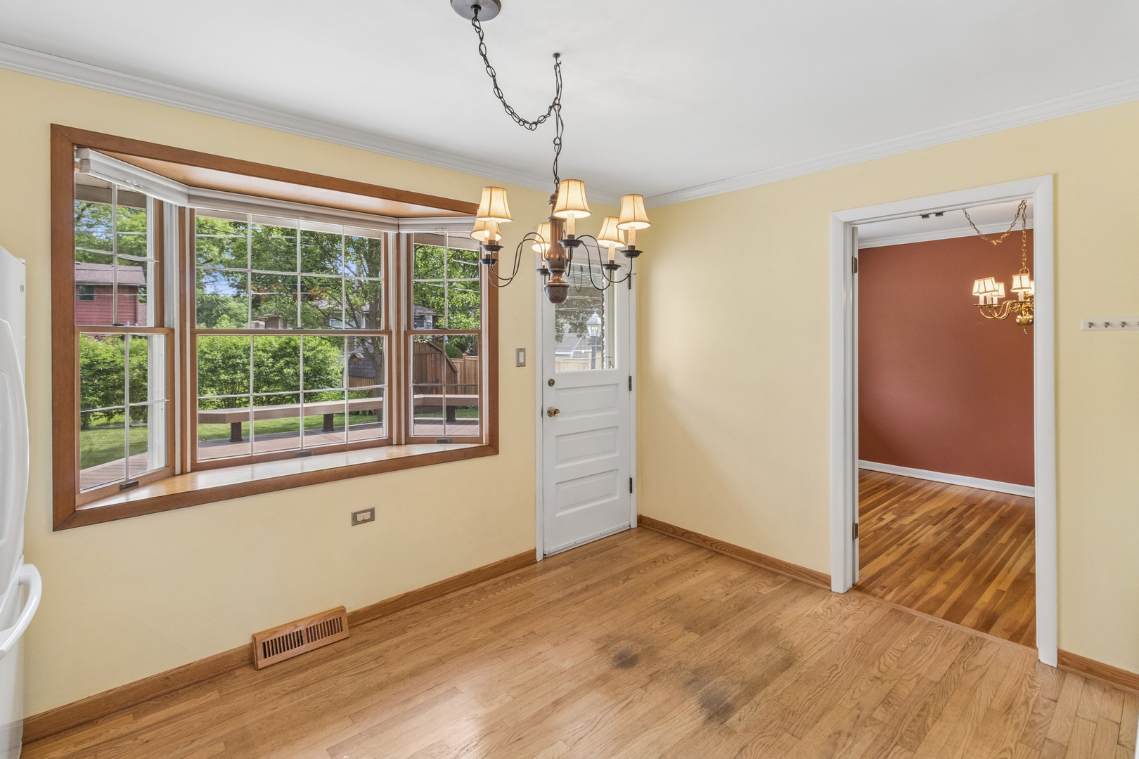 2012 Cayuga Lane Mount Prospect, IL 60056 - Photo 8 of 24