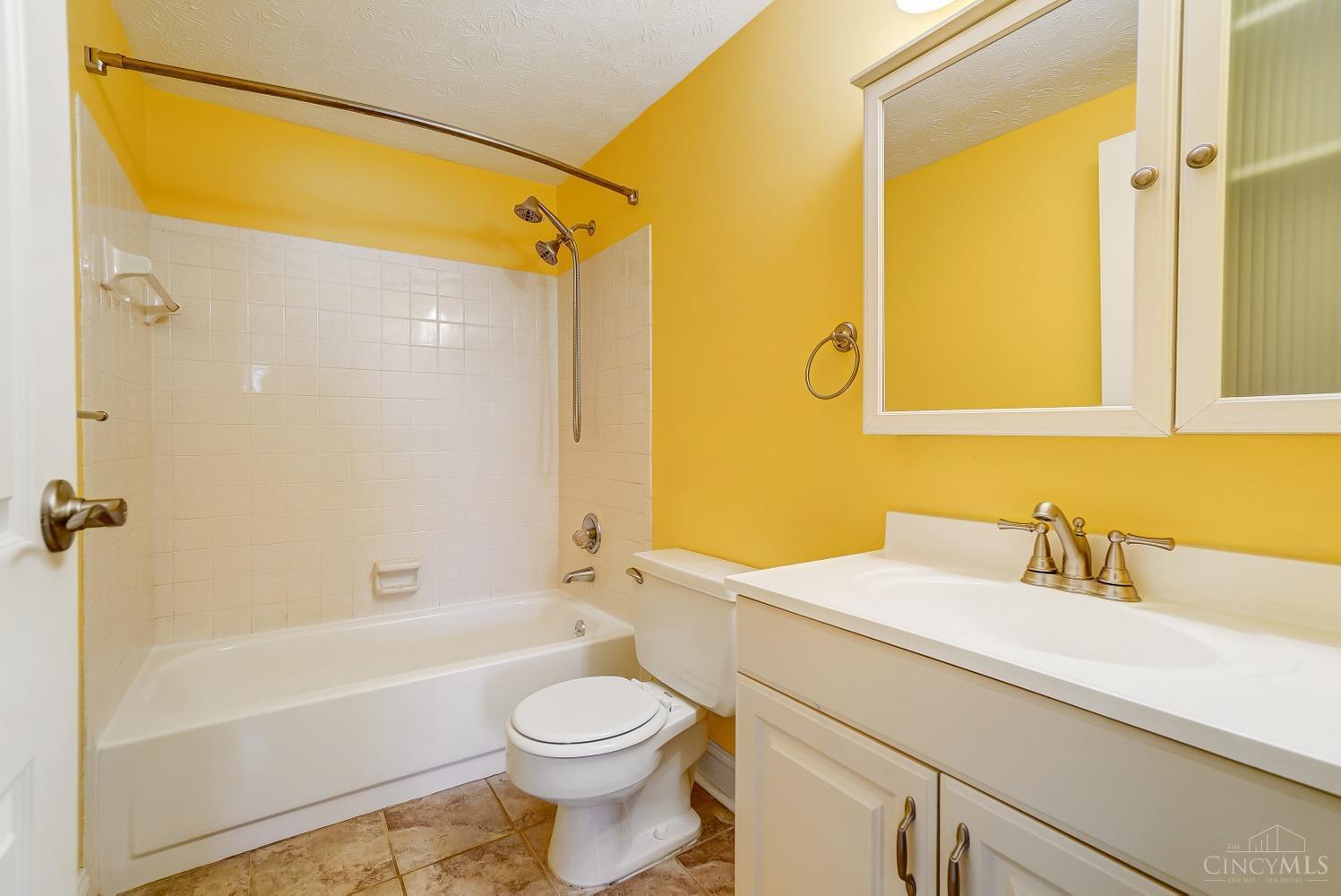 2497 Crest Road Cincinnati, OH 45231 - Photo 10 of 30