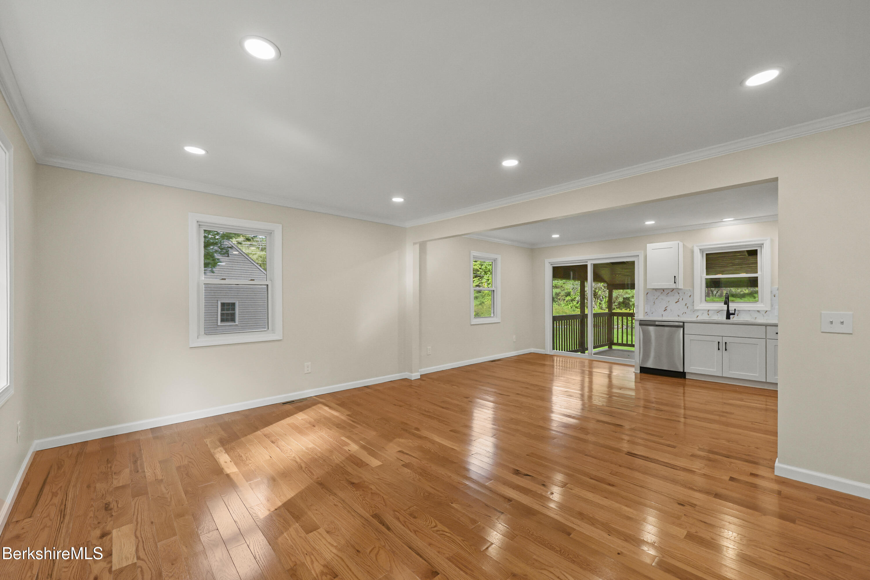 306 Partridge Road Pittsfield, MA 01201 - Photo 15 of 55 Living Room