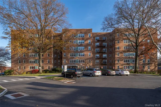 $257,500 | 76 Dehaven Drive, Unit 2D, Yonkers, NY 10703