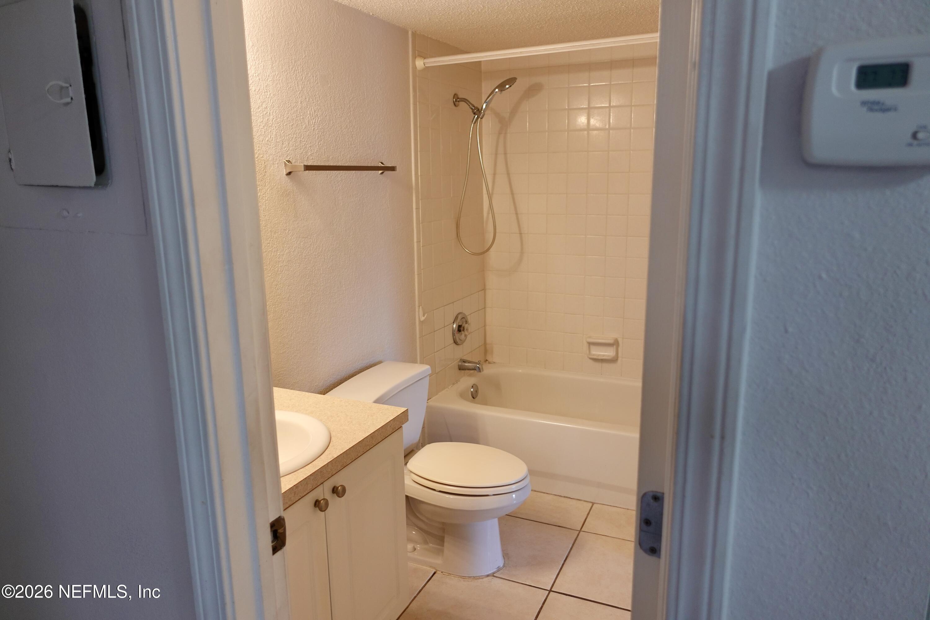 355 Monument Road, Unit 20 D2 Jacksonville, FL 32225 - Photo 13 of 14 Bathroom 2