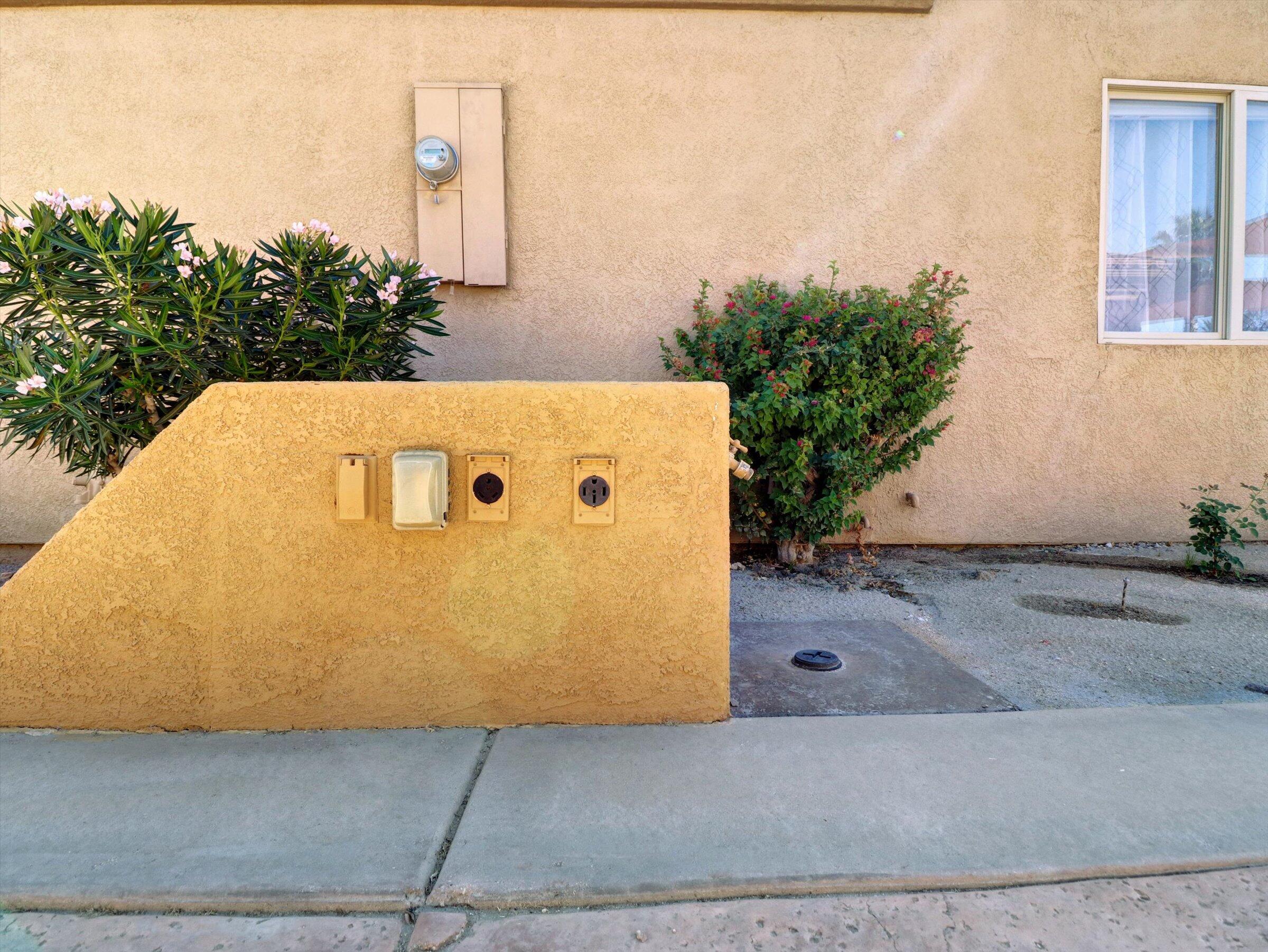 86113 Sonoma Creek Road Coachella, CA 92236 - Photo 31 of 55 a view of a outdoor space