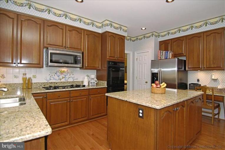 2700 Courthouse Oaks Road Vienna, VA 22181 - Photo 2 of 30 Kitchen