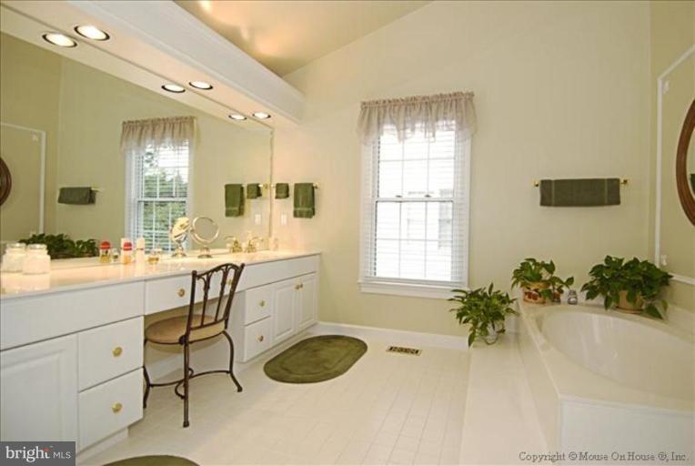 2700 Courthouse Oaks Road Vienna, VA 22181 - Photo 12 of 30 Master Bath